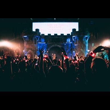 企画を行う当社はコンサート等のイベントをサポートします